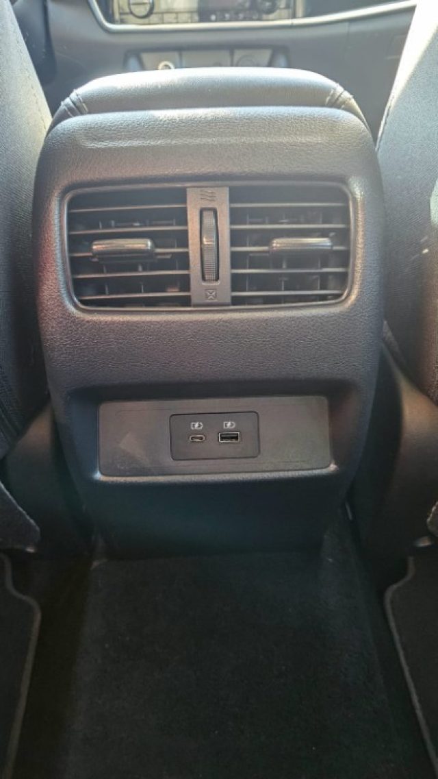 NISSAN Qashqai usata, con Fari LED