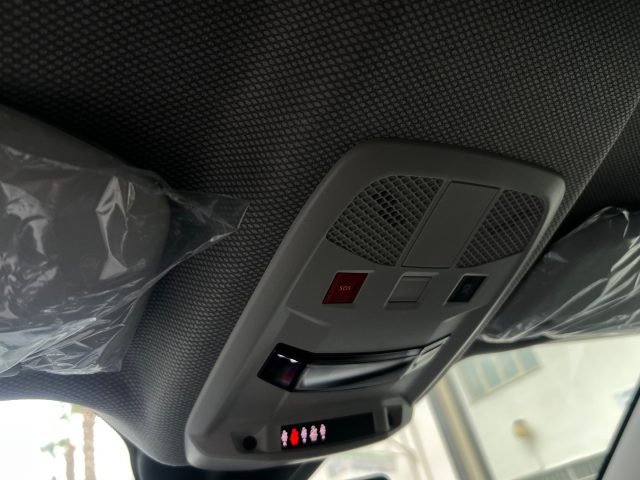 JEEP Avenger usata, con USB