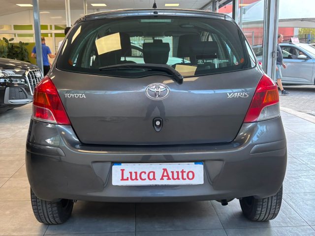 TOYOTA Yaris usata, con Autoradio