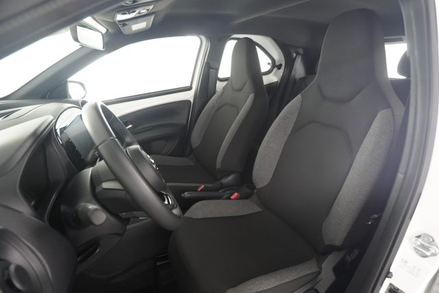 TOYOTA Aygo X usata 8