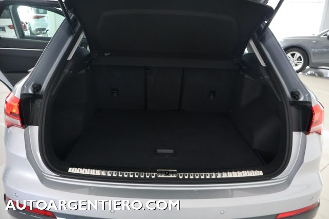 AUDI Q3 usata, con Sensori di parcheggio posteriori