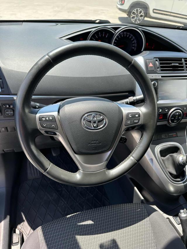 TOYOTA Verso usata, con Sedile posteriore sdoppiato
