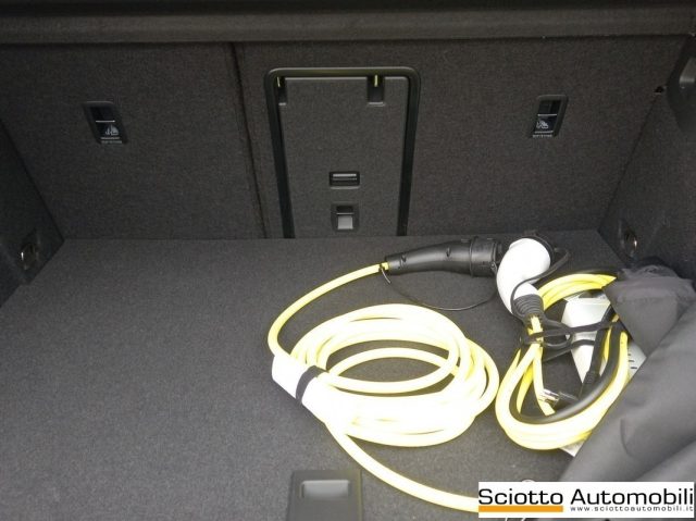 VOLKSWAGEN Golf usata, con Autoradio digitale