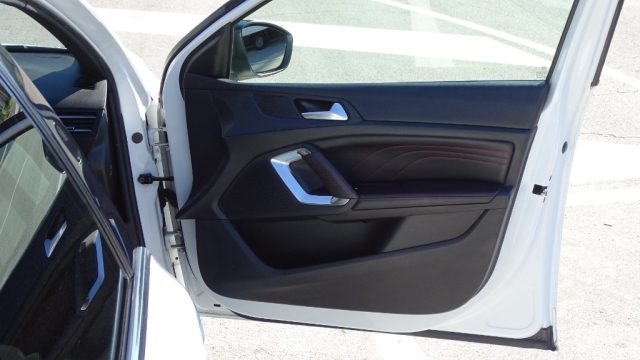 PEUGEOT 308 usata, con Pneumatici quattro stagioni