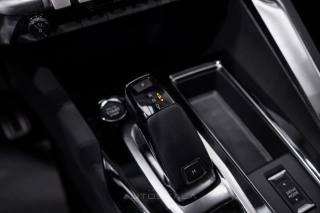 PEUGEOT 5008 usata, con Luci diurne LED