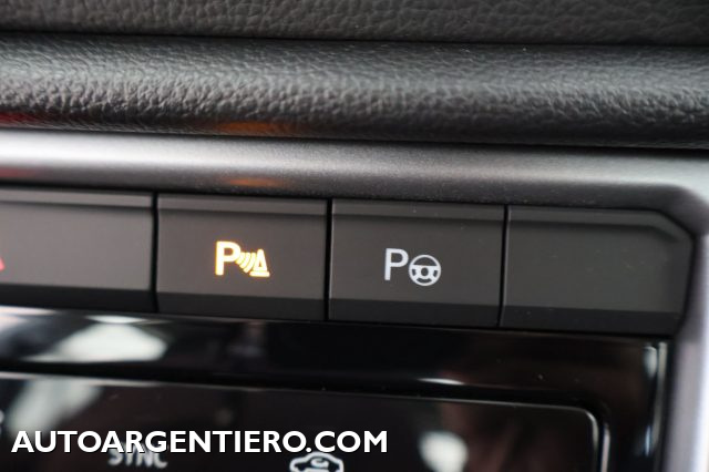 VOLKSWAGEN T-Roc usata, con USB