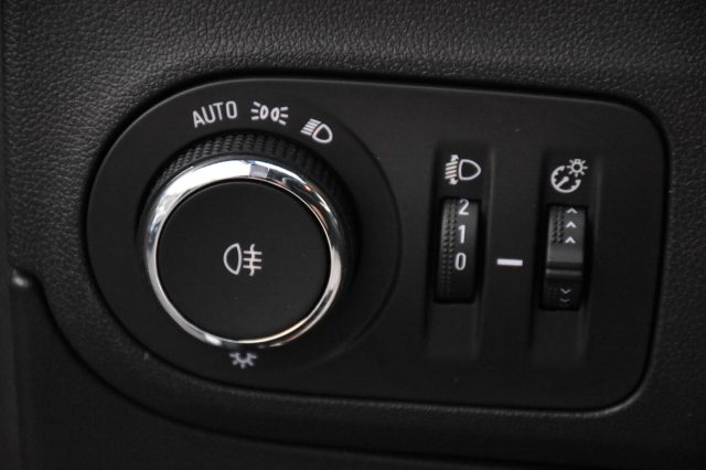 OPEL Crossland usata, con USB