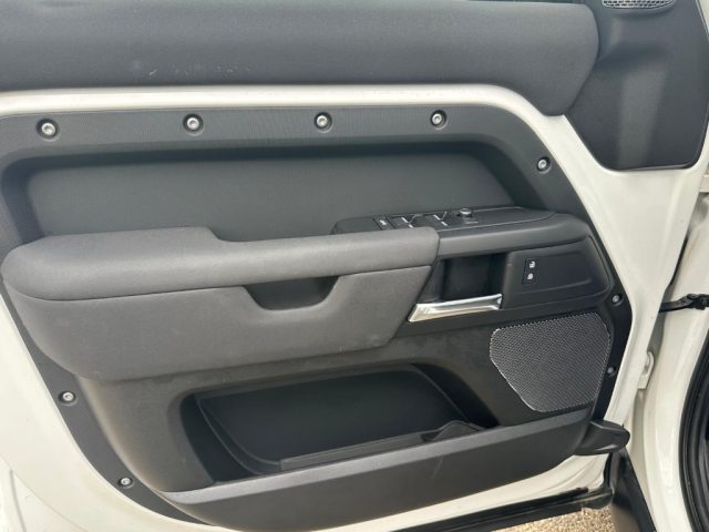 LAND ROVER Defender usata, con Servosterzo