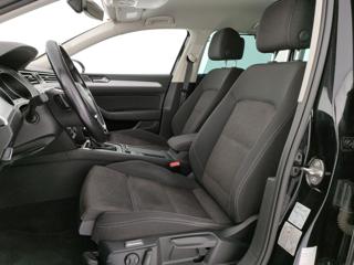 VOLKSWAGEN Passat Variant usata, con Alzacristalli elettrici