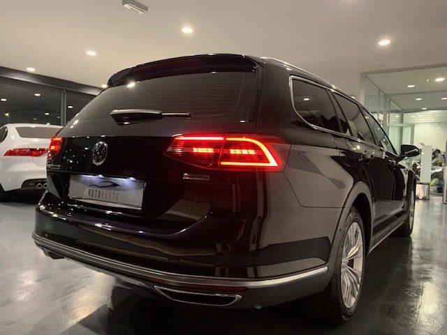 VOLKSWAGEN Passat usata, con Boardcomputer