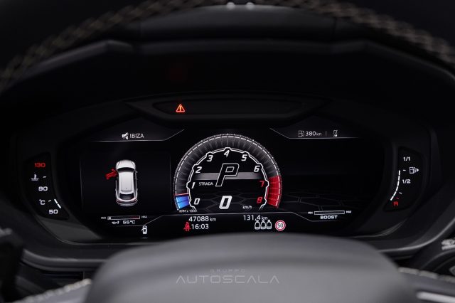 LAMBORGHINI Urus usata, con Autoradio digitale