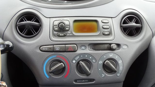 TOYOTA Yaris usata 80