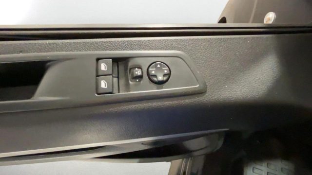 PEUGEOT Traveller usata, con Sedile posteriore sdoppiato