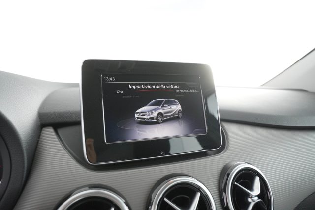 MERCEDES-BENZ CLA usata 8
