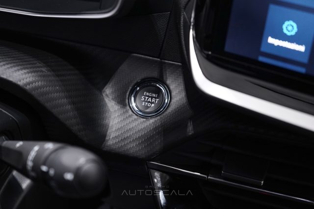 PEUGEOT 2008 usata, con Sensori di parcheggio posteriori