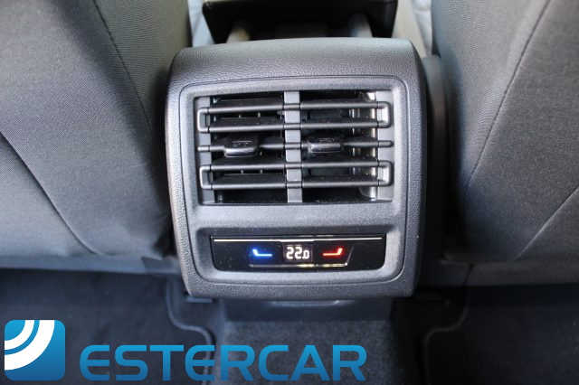 VOLKSWAGEN Golf usata, con Touch screen