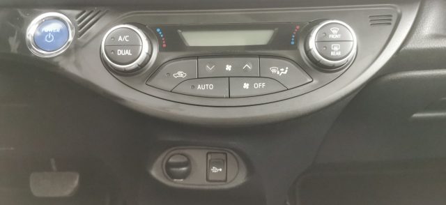 TOYOTA Yaris usata 34