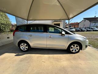 PEUGEOT 5008 usata, con Boardcomputer