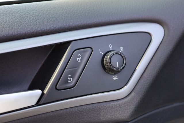 VOLKSWAGEN Golf usata, con Airbag posteriore