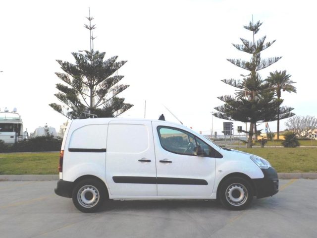 PEUGEOT Partner usata, con Luci diurne