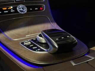 MERCEDES-BENZ E 220 usata, con USB