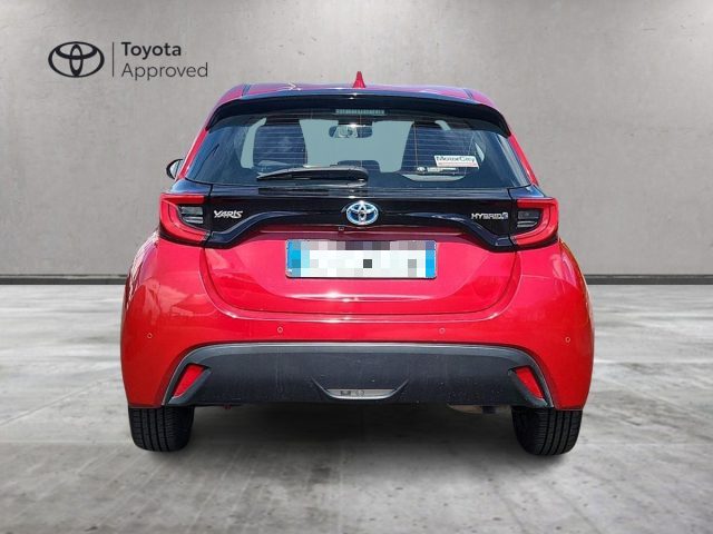 TOYOTA Yaris usata, con Fari LED