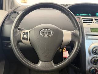 TOYOTA Yaris usata 8