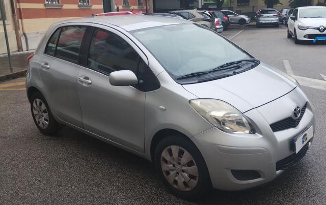 TOYOTA Yaris usata, con Autoradio