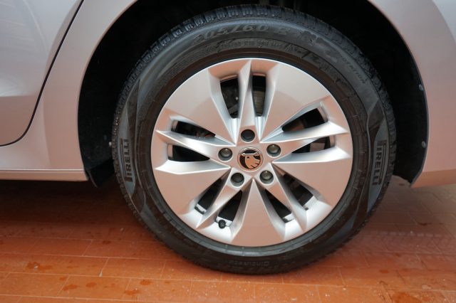 SKODA Octavia usata, con Airbag testa