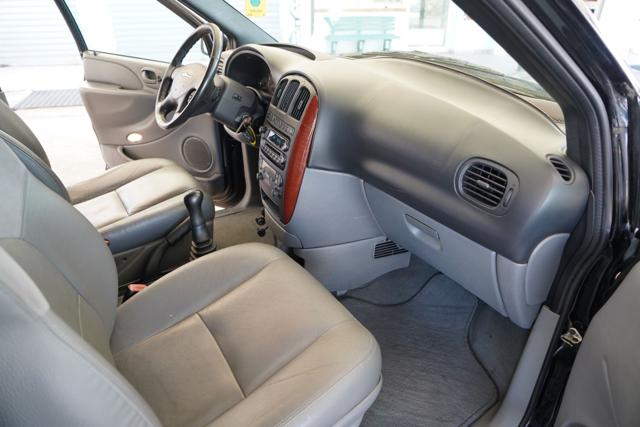 CHRYSLER Voyager usata 21