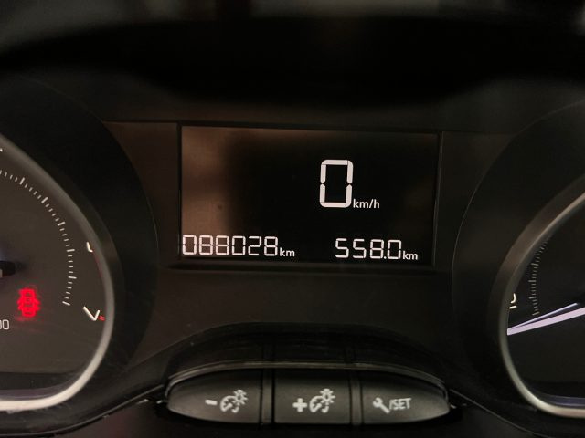 PEUGEOT 208 usata, con Autoradio