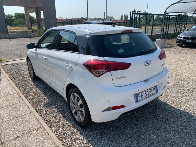 HYUNDAI i20 usata, con Airbag laterali