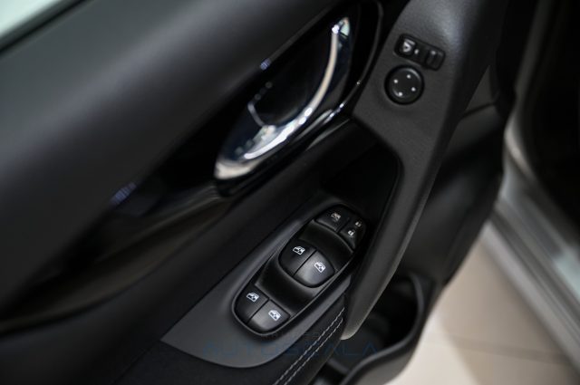 NISSAN Qashqai usata, con Volante in pelle