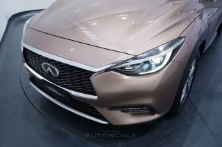 INFINITI Q30 usata, con Sensori di parcheggio posteriori