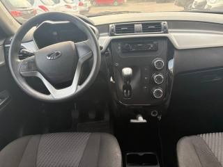 MAHINDRA KUV100 usata, con Autoradio