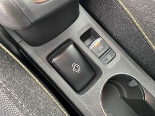 RENAULT Captur usata, con Touch screen