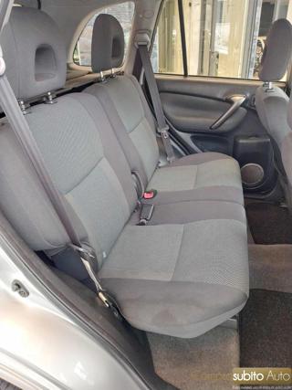 TOYOTA RAV 4 MY23 usata, con Airbag testa