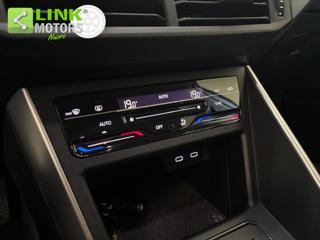 VOLKSWAGEN Taigo usata, con USB