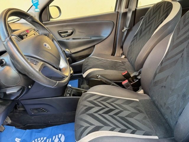 LANCIA Ypsilon usata, con Fendinebbia