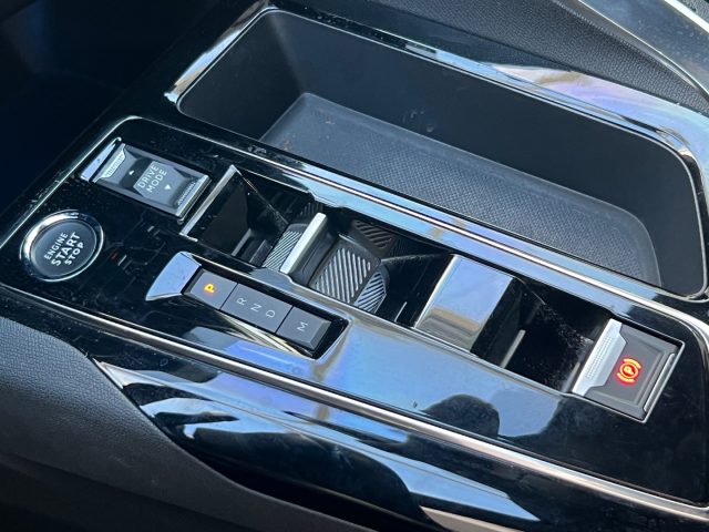 PEUGEOT 5008 usata, con Fari LED