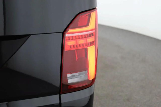 VOLKSWAGEN Caravelle usata, con Fari LED