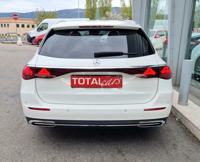 MERCEDES-BENZ E 220 usata, con Cerchi in lega