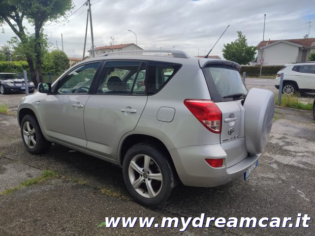 TOYOTA RAV 4 usata, con Autoradio