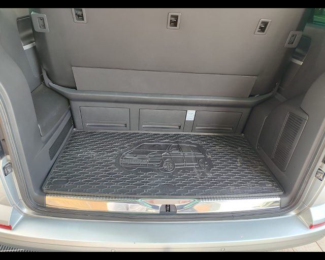 VOLKSWAGEN Multivan usata 21