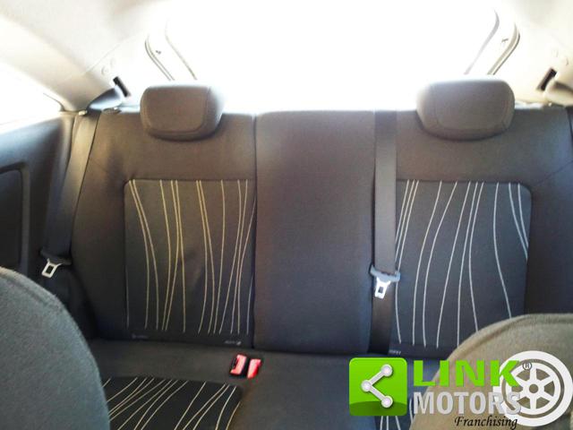OPEL Corsa usata, con USB
