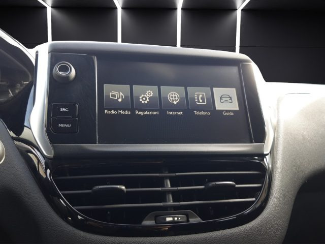PEUGEOT 208 usata, con Touch screen