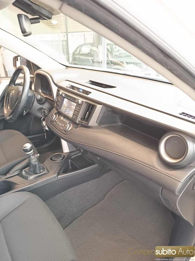 TOYOTA RAV 4 usata, con Sedile posteriore sdoppiato