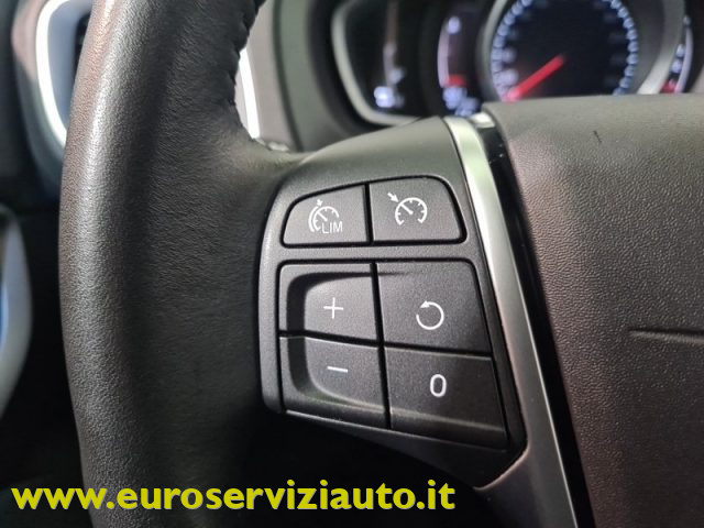 VOLVO V40 Cross Country usata 23