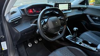 PEUGEOT 2008 usata, con Park Distance Control