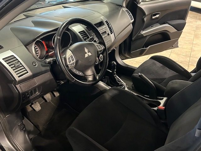 MITSUBISHI Outlander usata, con Fendinebbia